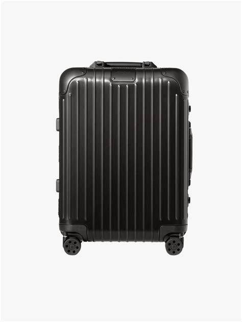 rimowa carry on size.